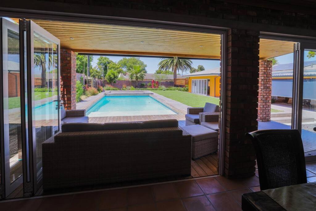 Garten Wohnung Mit Pool, 2 Schlafzimmer Кейптаун Екстериор снимка